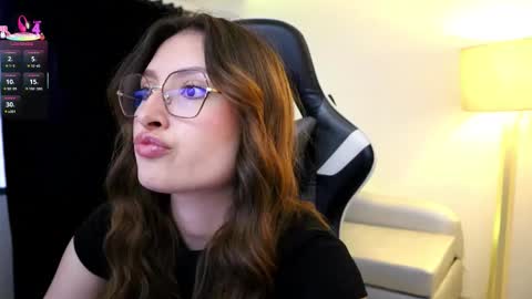 Lauren            online show from October 2025 08:30:02 PM