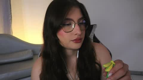 Lauren            online show from May 2026 01:06:01 PM