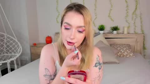 Snapshot of daisy_beckerr chatting on May 2026 09:18:02 AM Viickie online show from May 2026 09:18:02 AM