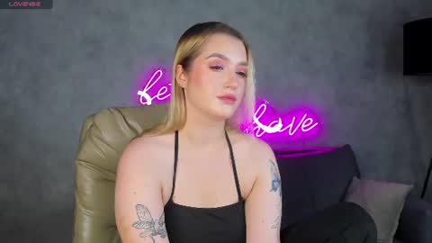 Viickie online show from August 2026 09:19:02 AM