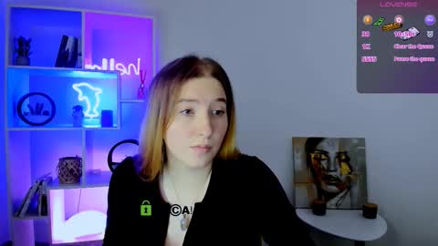 Little Di online show from November 2025 08:23:02 PM