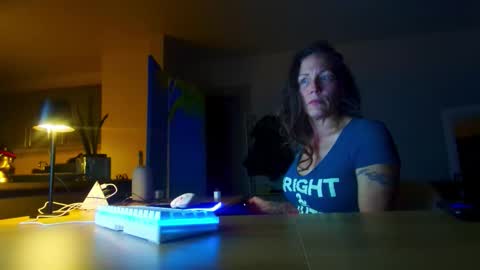 Snapshot of daisy_dove chatting on November 2025 02:06:01 AM Daisy online show from November 2025 02:06:01 AM