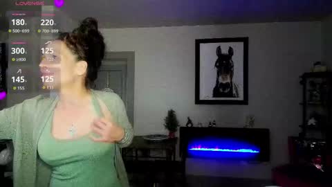 Snapshot of daisy_dove chatting on December 2025 08:02:01 PM Daisy online show from December 2025 08:02:01 PM