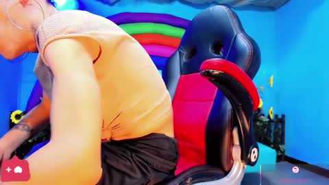 Snapshot of daisy_jonexxx22 chatting on April 2026 04:13:02 AM daisy_jonexxx22 online show from April 2026 04:13:02 AM