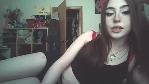 Snapshot of daisyaurora chatting on October 2025 09:45:01 PM Daisy online show from October 2025 09:45:01 PM