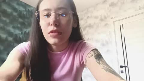 Snapshot of daisydobbin chatting on February 2026 08:27:02 AM Alla online show from February 2026 08:27:02 AM