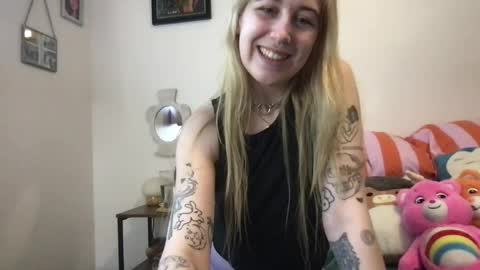 Snapshot of daisymynx chatting on March 2026 12:27:02 AM daisymynx online show from March 2026 12:27:02 AM