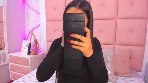 Mariana online show from November 2025 11:32:02 AM