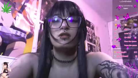 Snapshot of dakapsy420_ chatting on October 2025 11:46:02 PM Dakapsy online show from October 2025 11:46:02 PM