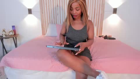 Snapshot of dakhota__35 chatting on May 2026 12:01:02 PM Dakhota online show from May 2026 12:01:02 PM