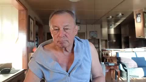 Snapshot of dakit2 chatting on October 2025 02:50:01 PM dakit online show from October 2025 02:50:01 PM