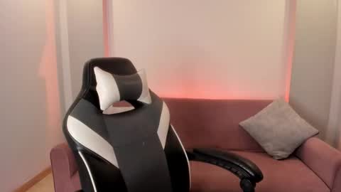 dakota_mars online show from December 2025 07:33:02 PM