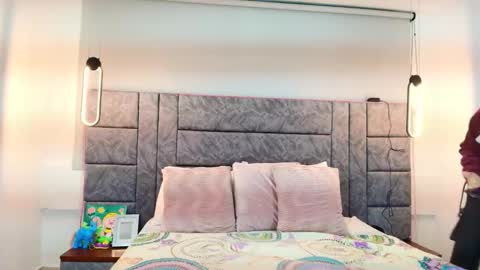 Dakota-Megan online show from December 2025 01:05:02 PM