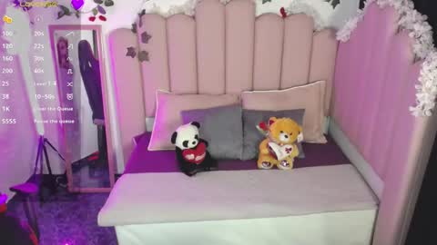 Caroliina online show from April 2026 09:32:02 PM