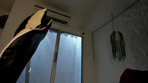 dakota_x18 online show from September 2025 07:39:01 PM