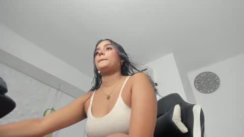 dakota_x18 online show from October 2025 07:44:02 PM