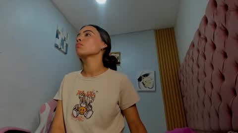 dakota_x18 online show from October 2025 09:15:01 PM