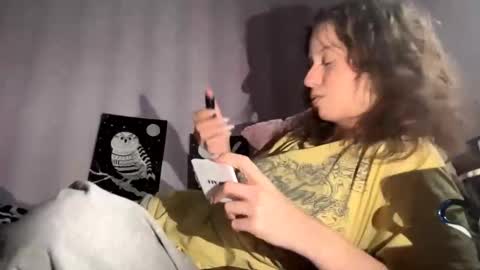 Carrie online show from November 2025 11:32:01 AM