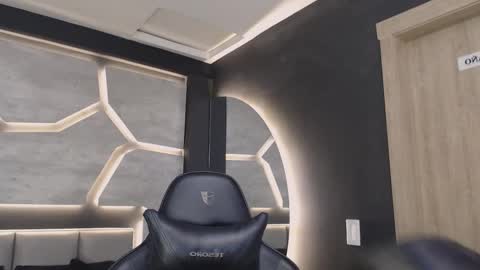 Snapshot of dakotarussell_ chatting on December 2025 11:04:01 AM Dakota online show from December 2025 11:04:01 AM