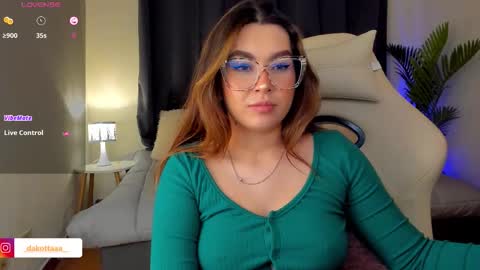 Snapshot of dakottaa__ chatting on October 2025 11:27:01 PM dakottaa__ online show from October 2025 11:27:01 PM