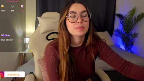 Snapshot of dakottaa__ chatting on November 2025 11:49:02 PM dakottaa__ online show from November 2025 11:49:02 PM