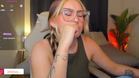 dakottaa__ online show from April 2026 01:45:01 AM