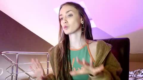Snapshot of dalia_peach chatting on December 2024 10:24:01 AM Dalia online show from December 2024 10:24:01 AM