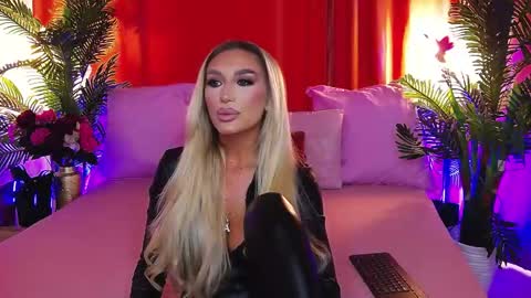 DalidaSelena online show from May 2026 08:01:01 AM