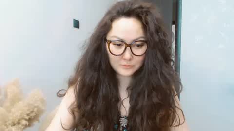 Snapshot of dalidayes chatting on June 2026 05:10:01 AM Dali online show from June 2026 05:10:01 AM