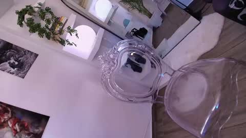 dalilathoms online show from April 2026 09:01:02 PM