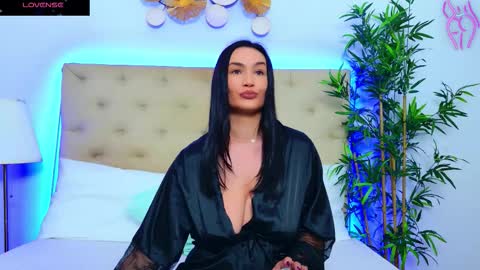 daliyaa_ online show from October 2025 12:53:02 PM