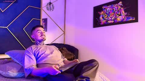 Dallas whitee online show from March 2026 12:33:02 PM