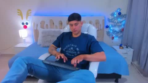 Snapshot of damian23_ chatting on December 2024 02:06:01 PM DAMIAN online show from December 2024 02:06:01 PM