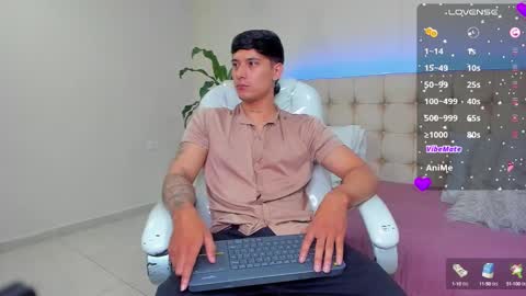 Snapshot of damian23_ chatting on January 2025 12:29:02 PM DAMIAN online show from January 2025 12:29:02 PM