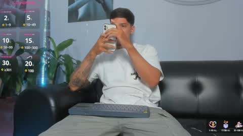Snapshot of damian23_ chatting on February 2025 03:19:01 AM DAMIAN online show from February 2025 03:19:01 AM