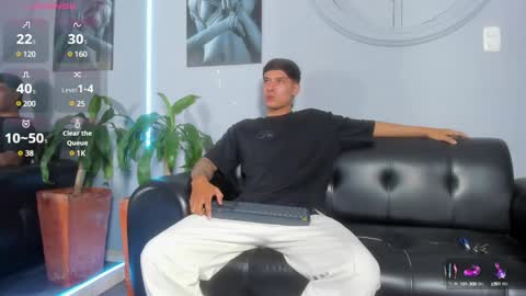 Snapshot of damian23_ chatting on February 2025 03:11:01 AM DAMIAN online show from February 2025 03:11:01 AM