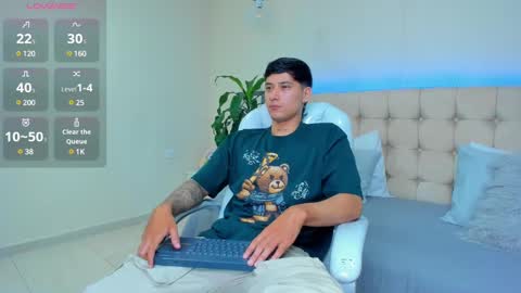 Snapshot of damian23_ chatting on February 2025 01:59:01 PM DAMIAN online show from February 2025 01:59:01 PM