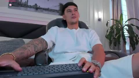 DAMIAN online show from April 2026 03:42:02 PM