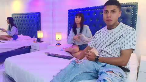 Snapshot of damian_and_roxanne chatting on September 2025 12:27:02 PM DAMIAN AND ROXANNE. online show from September 2025 12:27:02 PM