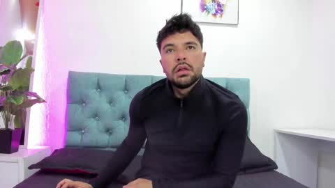 Snapshot of damian_hills chatting on March 2026 12:17:01 AM Damian Hills online show from March 2026 12:17:01 AM