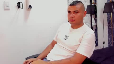 Snapshot of damianblaze_ chatting on September 2025 11:52:01 PM Damian Blaze online show from September 2025 11:52:01 PM