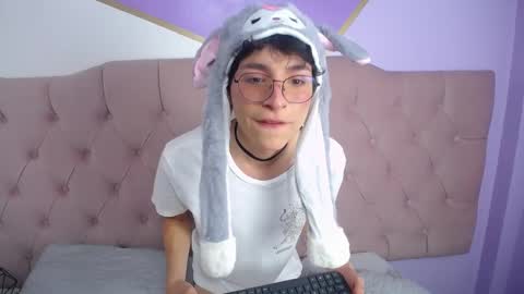 Snapshot of damiian21_ chatting on February 2025 01:21:01 PM Damiian21 online show from February 2025 01:21:01 PM