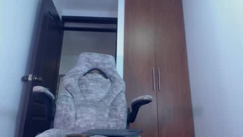 dammuscle online show from May 2026 05:06:02 PM