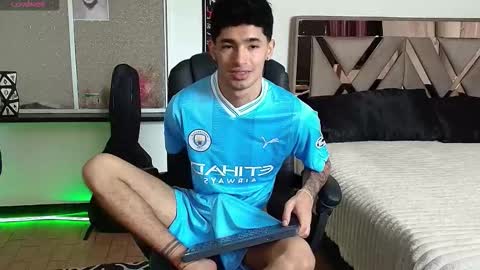 Snapshot of damon_333 chatting on September 2025 04:22:02 PM Damon online show from September 2025 04:22:02 PM