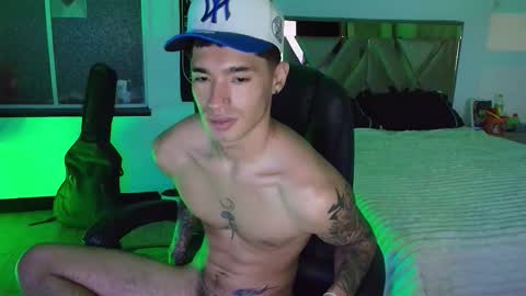 Snapshot of damon_333 chatting on October 2025 06:47:02 AM Damon online show from October 2025 06:47:02 AM