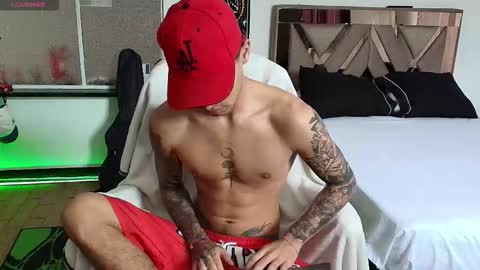 Snapshot of damon_333 chatting on October 2025 04:41:02 PM Damon online show from October 2025 04:41:02 PM