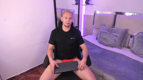 Snapshot of damon_baker0 chatting on January 2025 02:08:02 PM Damon bakert online show from January 2025 02:08:02 PM