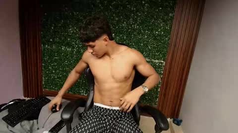 Snapshot of damon_sw chatting on January 2026 07:30:01 PM damon online show from January 2026 07:30:01 PM