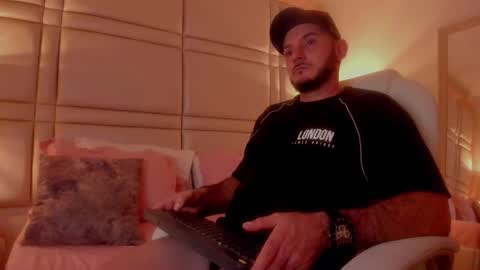 Snapshot of damonsantos chatting on November 2025 03:31:01 AM D A M O N online show from November 2025 03:31:01 AM