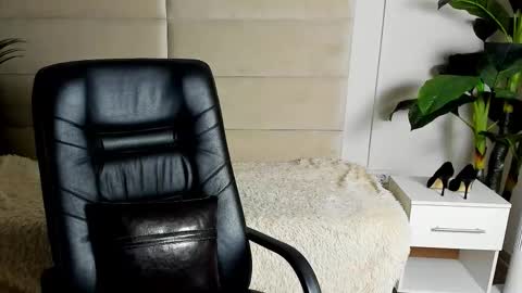 Dana Dom online show from October 2025 02:01:02 PM